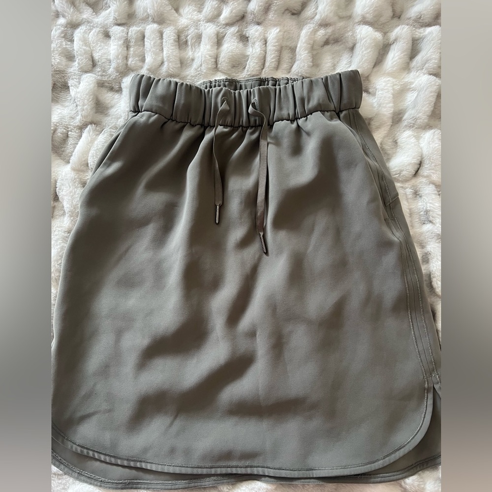 green lululemon skirt